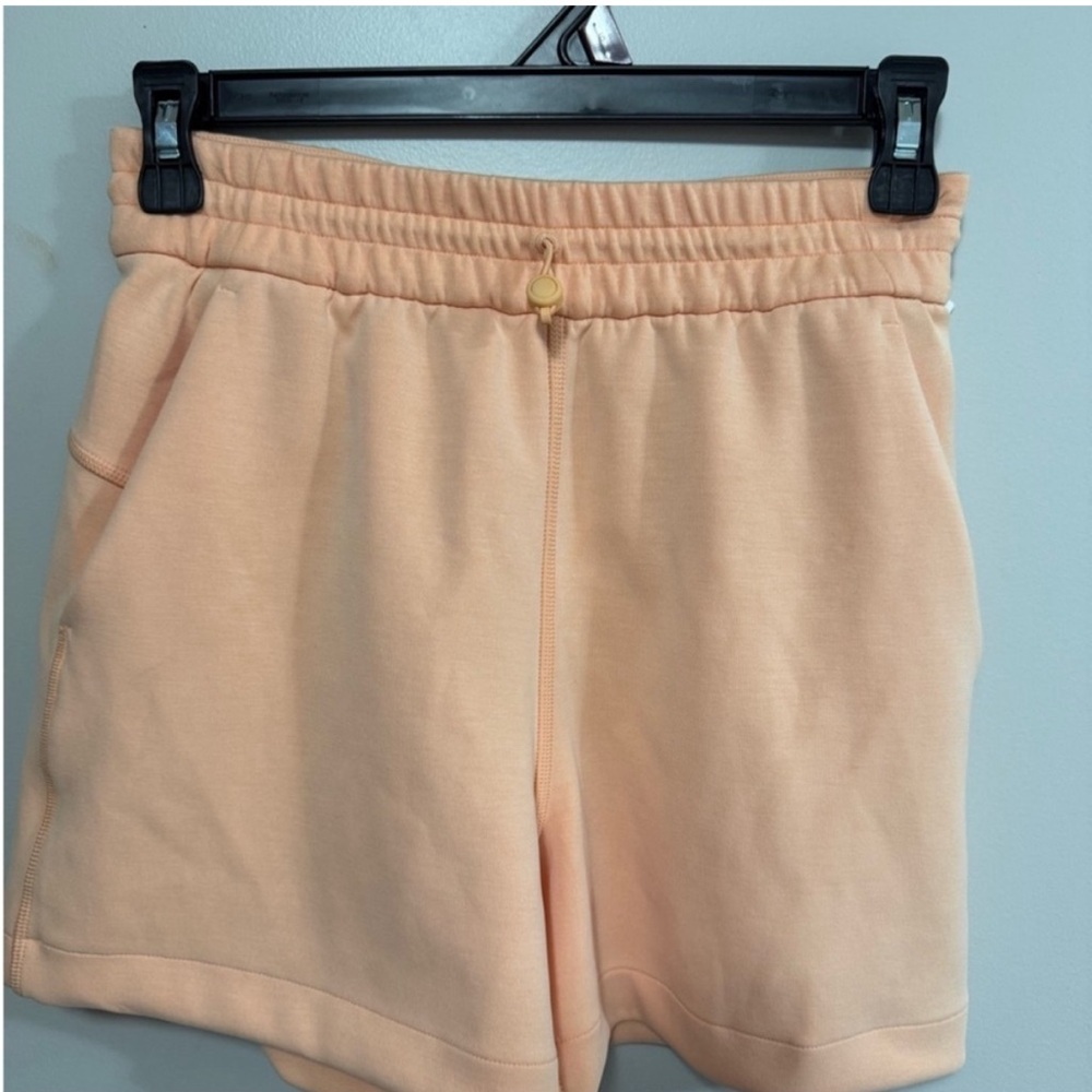 New Lululemon Sofstreme HR Shorts 4” comfy